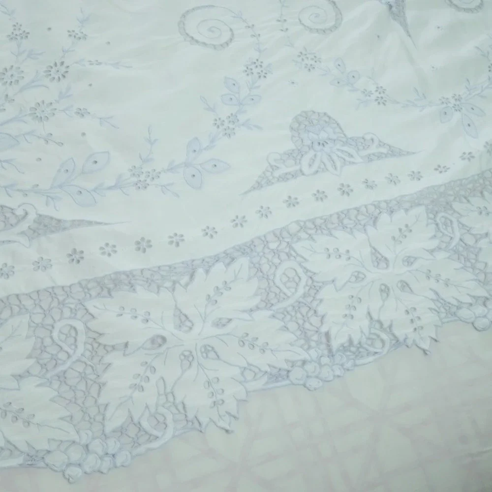 Vintage White Lace Cutwork Tablecloth Floral Madiera Embroidery Bleu White 79x64